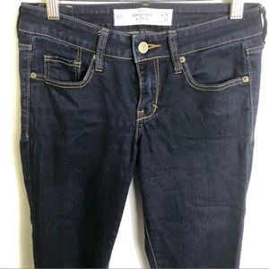 Abercrombie & Fitch Dark Wash Size: 24